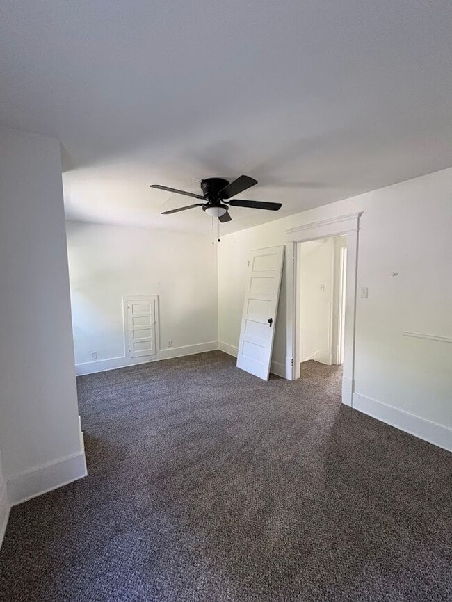 Building Photo - Three bedroom two bathroom home for rent