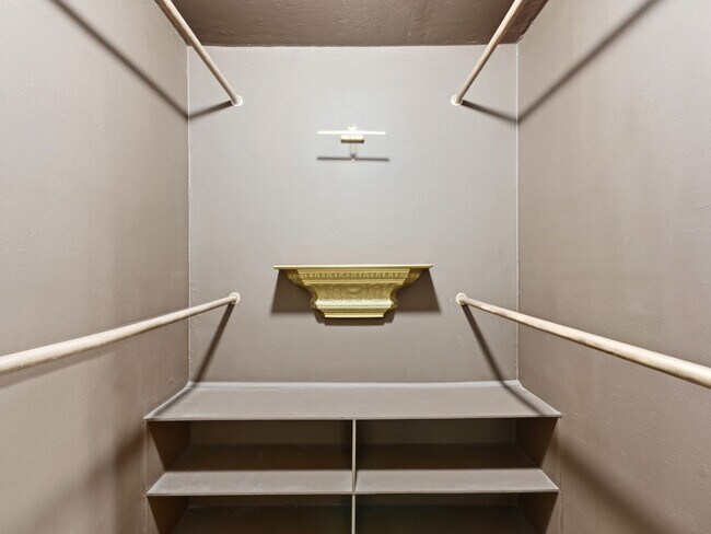 Building Photo - 1114 Churing Dr