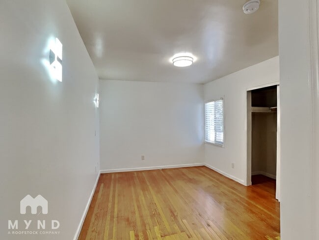 Building Photo - 2860 Montana St