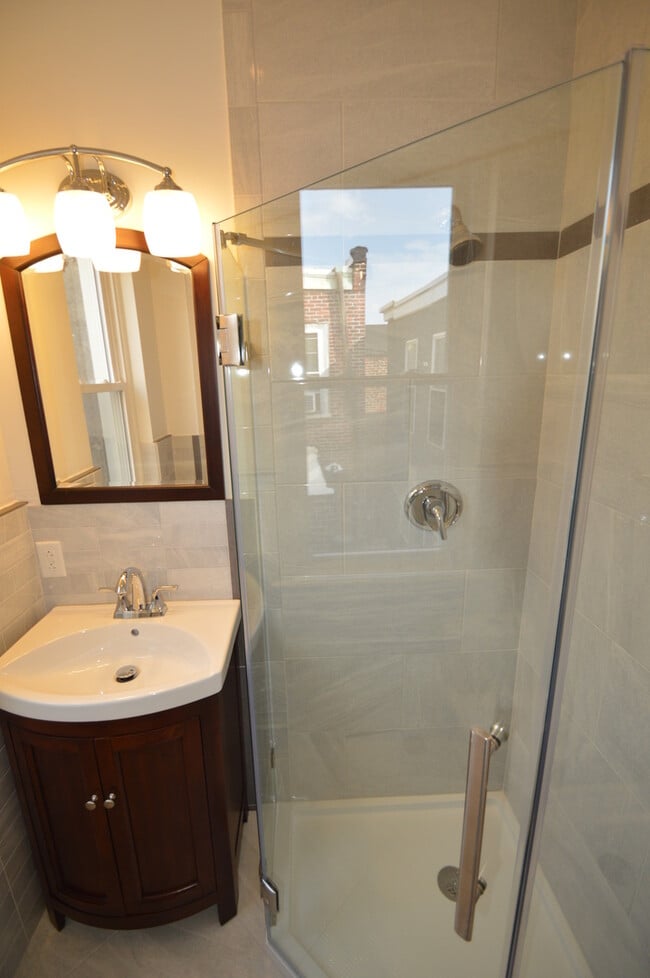 Building Photo - Beautifully Renovated 2BR Fishtown Home with Deck AVAIL 6/1