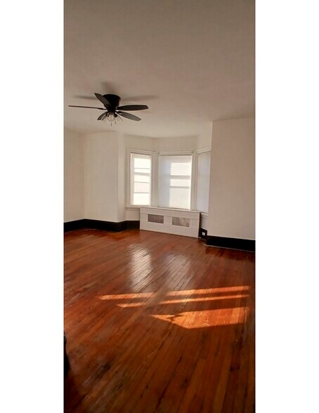 living room - 1720 Memorial Ave