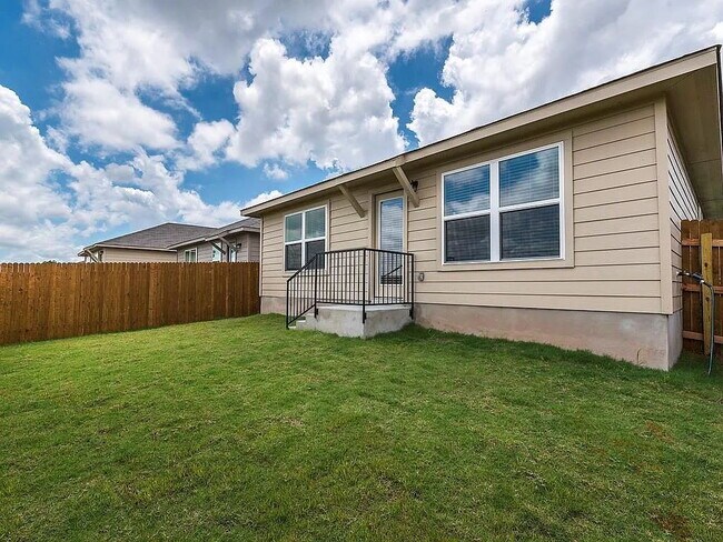 Building Photo - "Charming 3-Bedroom Home with 2 Full Baths in Idyllic San Marcos Location!"