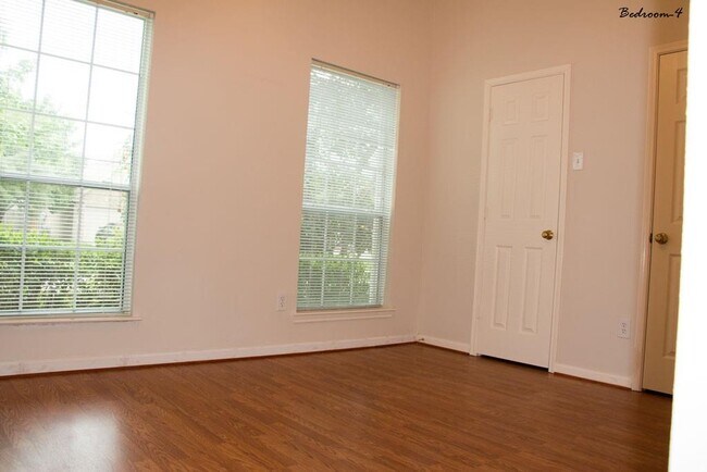 Building Photo - 2423 Daneswood Ct