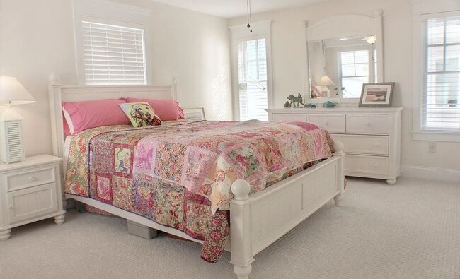 Building Photo - 111 N Evergreen Ave