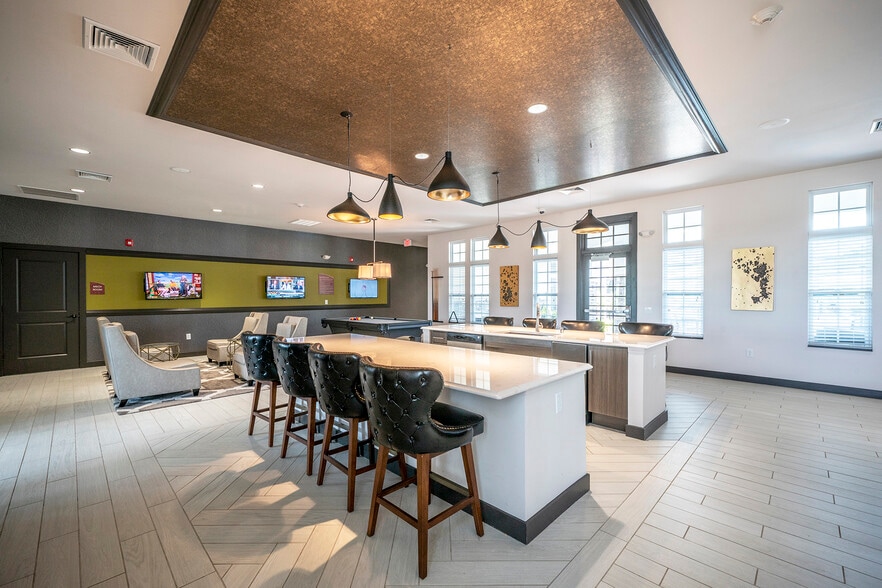 Building Photo - Waterstone at Hamburg Apartments