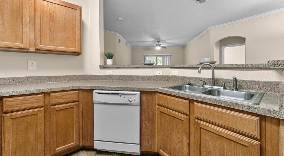 Building Photo - 5720 Forest Park Rd