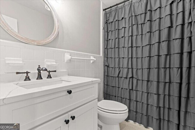 Building Photo - 541 N White St