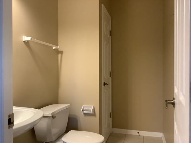 Building Photo - 18690 Round Lake Rd