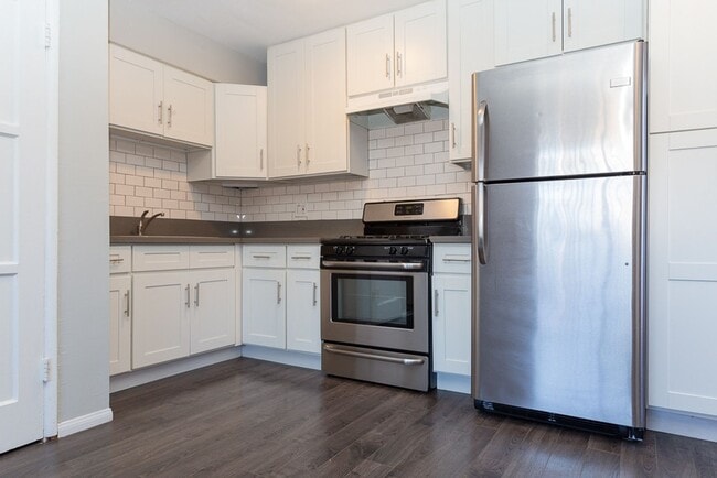 Building Photo - Townhome style apartments in up-and-coming...