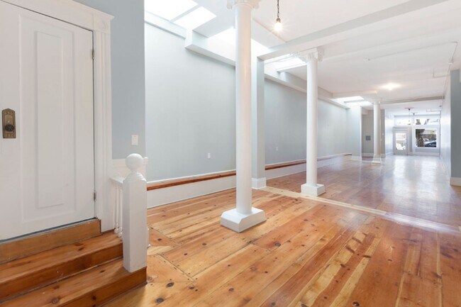 Building Photo - 705 16th St