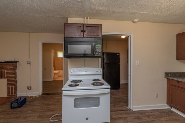 Building Photo - Comfort You’ll Love, Space You’ll Appreciate! - Section 8 welcome!