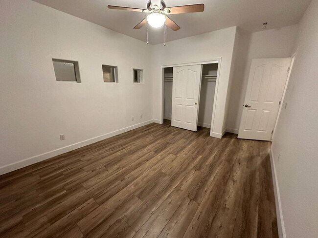 Building Photo - 5701 W Country Ave