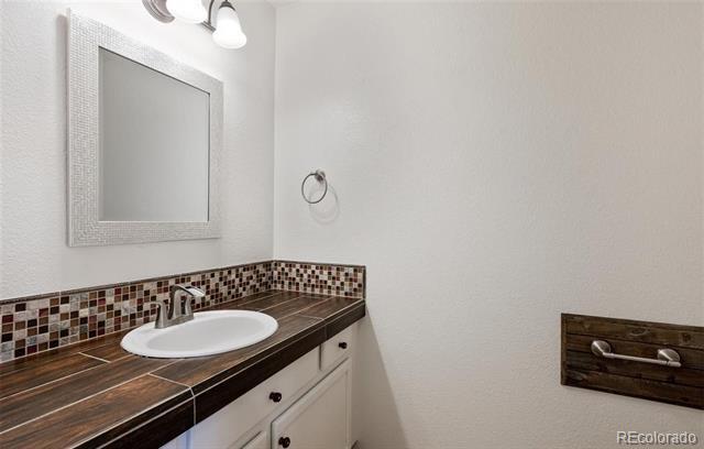 Building Photo - 765 Whispering Oak Dr