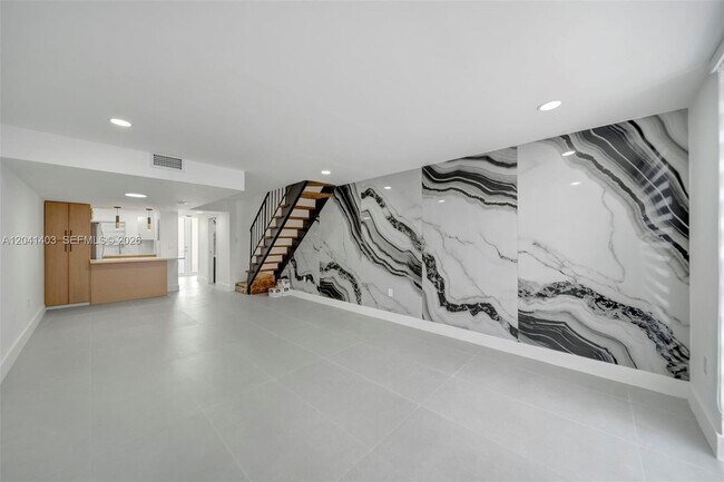 Building Photo - 1083 W 38th St