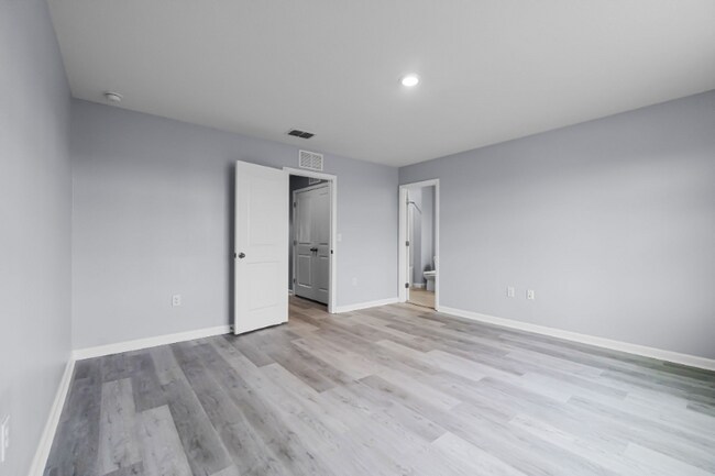 Building Photo - 5915 Piney Shrub Pl