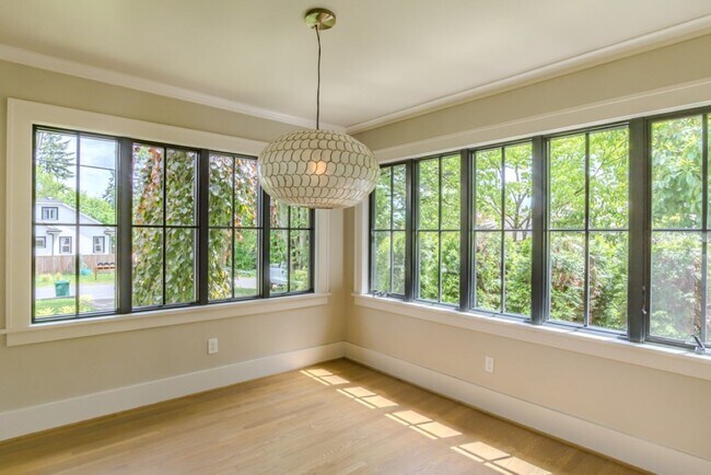 Building Photo - 4Bd/2.75Ba Seattle House