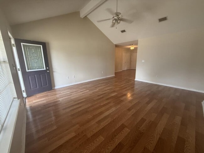 Building Photo - 535 N Forest Dr
