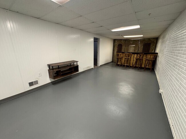 Building Photo - 4 bedroom 2 bath home in Port Byron