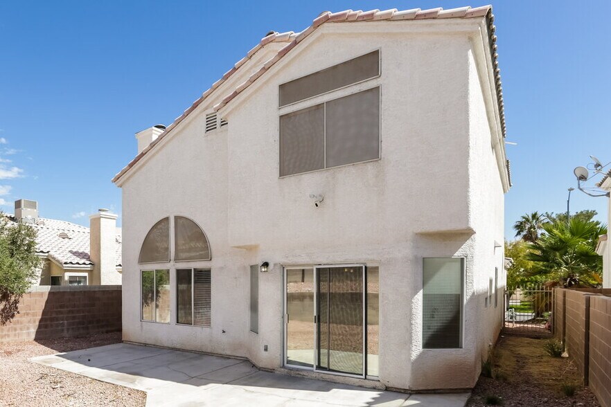 Building Photo - 1825 Klamath Falls Way