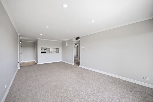Building Photo - $2,240.95 2-Bed, 2-Bath Condo In Perfect Denver Location!
