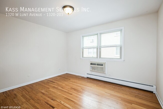 Building Photo - 1320 W Lunt Ave