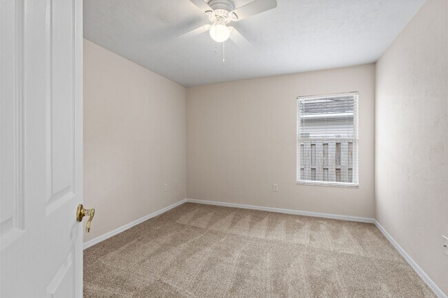 Building Photo - 3 Bedroom, 2 Bath Home in Broadmoor