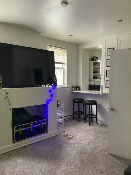 Building Photo - 370 S Negley Ave