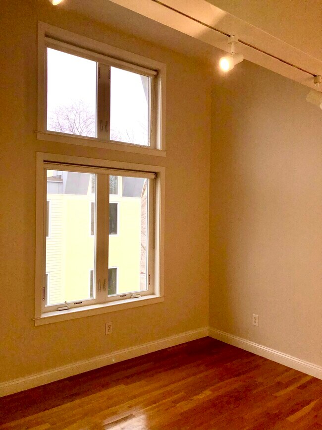 Building Photo - 44 Regent St