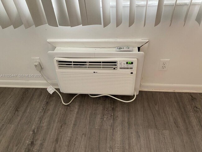 Building Photo - 151 SW 134th Way