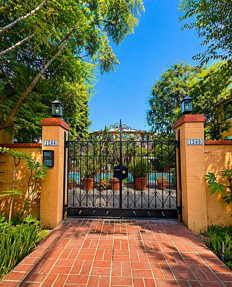 Interior Photo - Hayworth Courtyard Apartments – West Hollywood Living