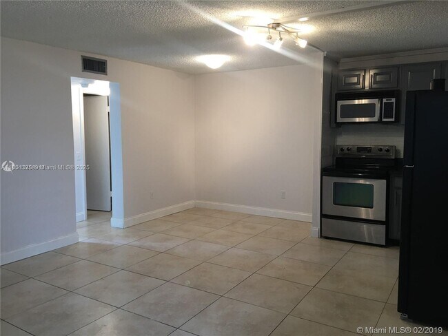 Building Photo - 1801 S Treasure Dr