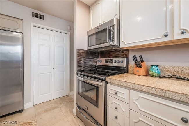 Building Photo - 1038 Tam O Shanter