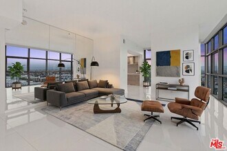Building Photo - 13700 Marina Pointe Dr