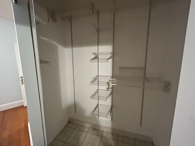 Building Photo - 93 Chester St