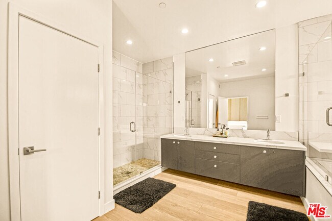 Building Photo - 535 N Formosa Ave