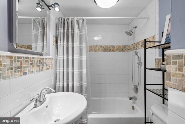 Building Photo - 3904 Lantern Dr