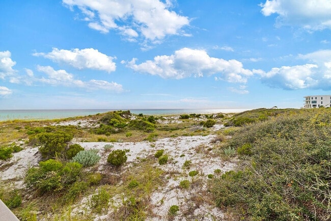 Building Photo - 68 Sarah St