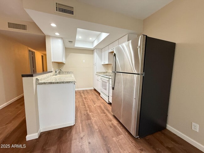 Building Photo - 14652 Yerba Buena Way