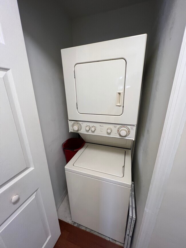 In-w unit laundry - 6360 NW 114th Ave