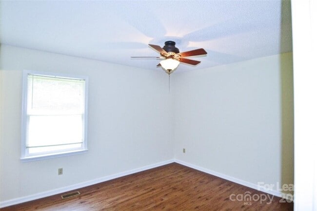 Building Photo - 3711 Dorothys Ln