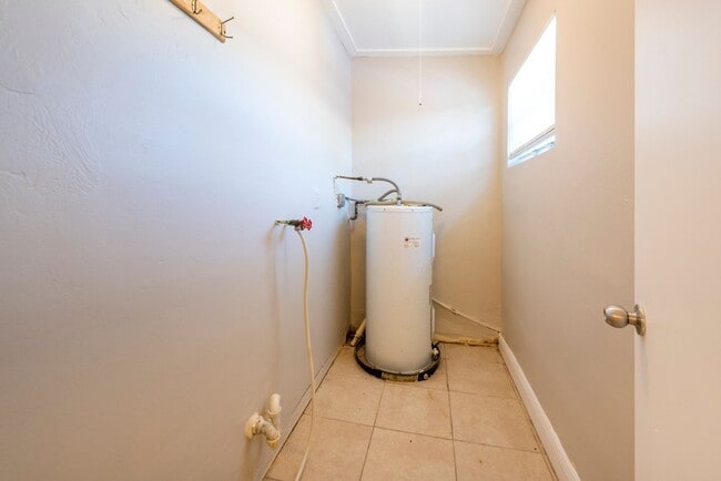 Building Photo - 1108 NW 5th Ave