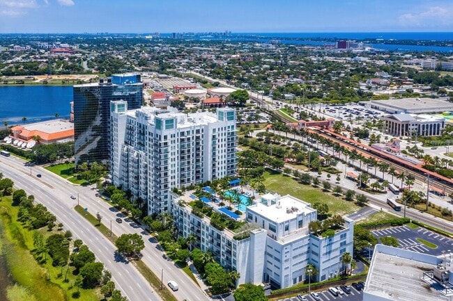 Building Photo - 300 S Australian Ave