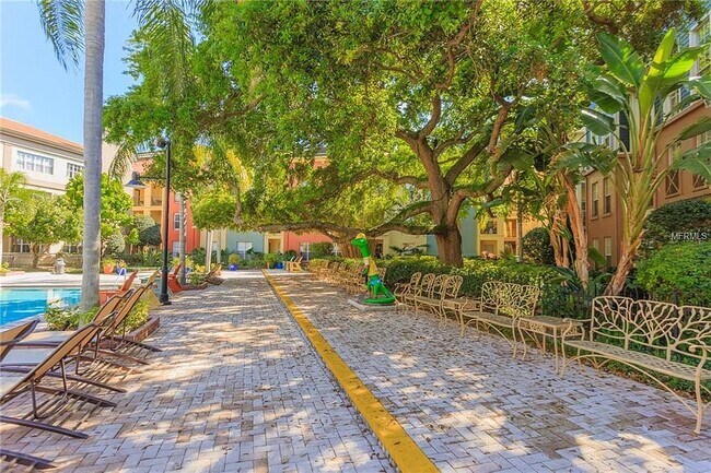 Building Photo - 402 S Armenia Ave