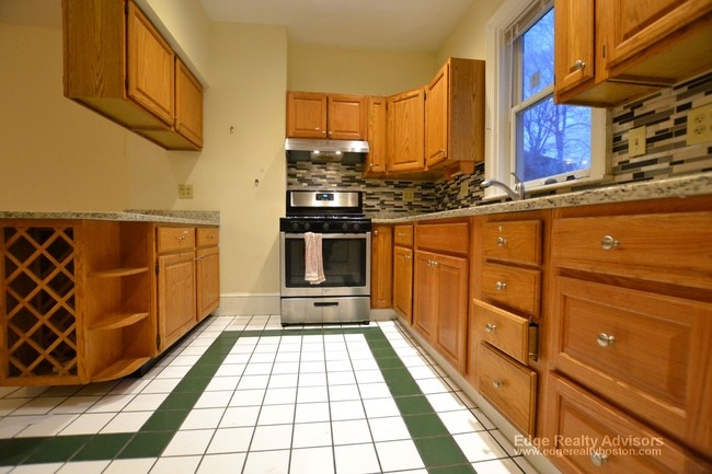 Primary Photo - 10 Woodmont St