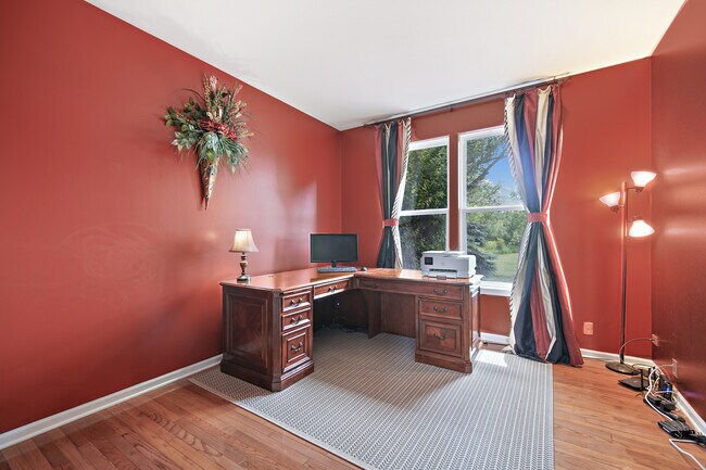 Building Photo - 1044 Oakhill Dr