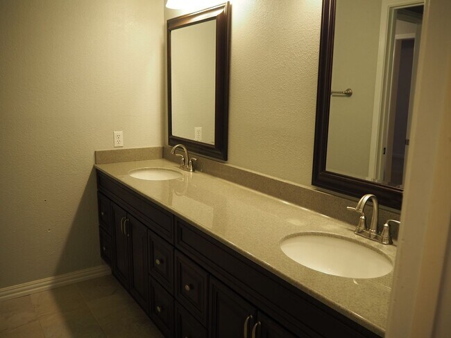 Building Photo - 2105 Friar Ct