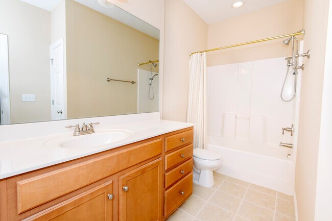 Building Photo - Charming Townhome in the Heart of Wake Forest!