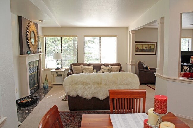 Building Photo - 5064 Foothills Dr