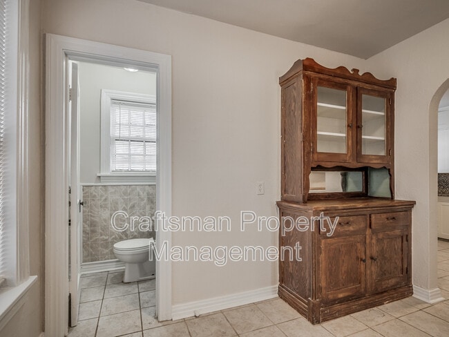 Building Photo - 1801 NW 22nd St