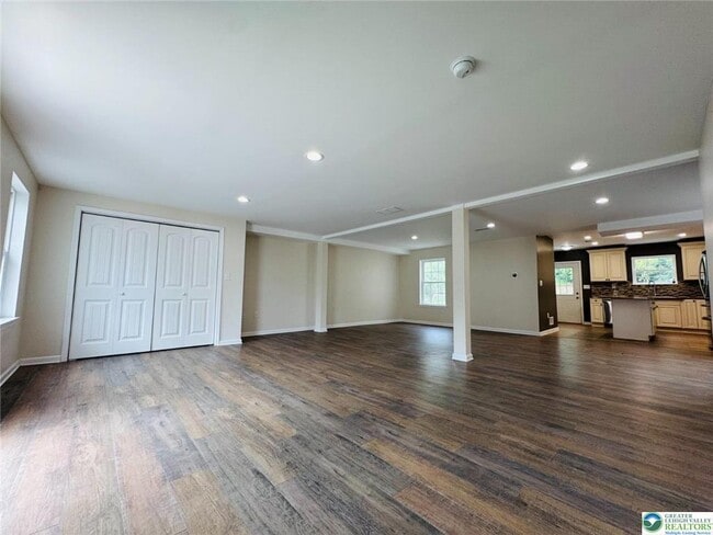 Building Photo - 2671 Levans Rd